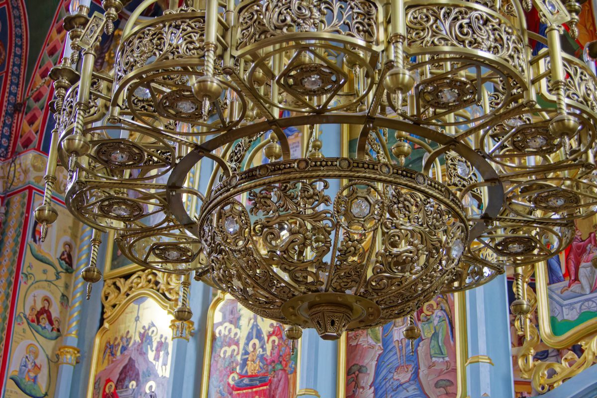Detail of the workmanship: the pierced tiers and the crystals of the large chandelier in Săpânța