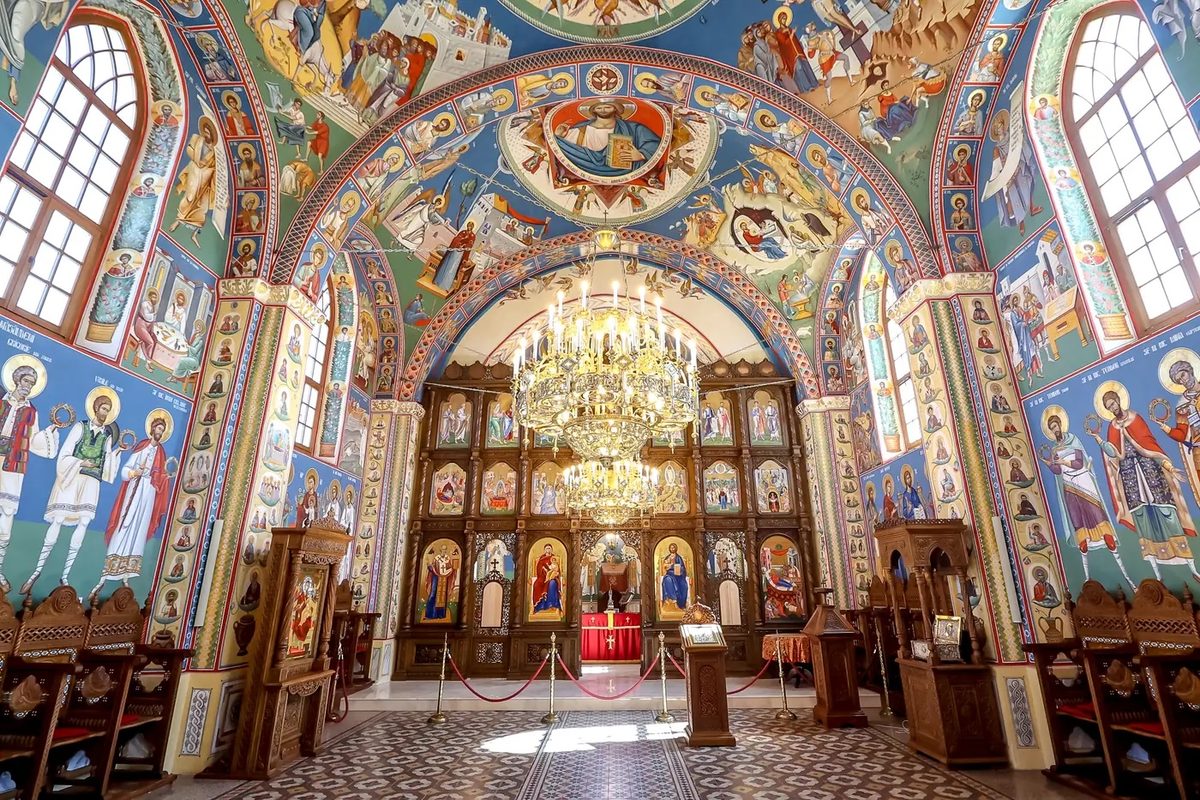 The nave of the church in Săpânța, with the FD.STIL chandeliers hanging in front of the iconostasis